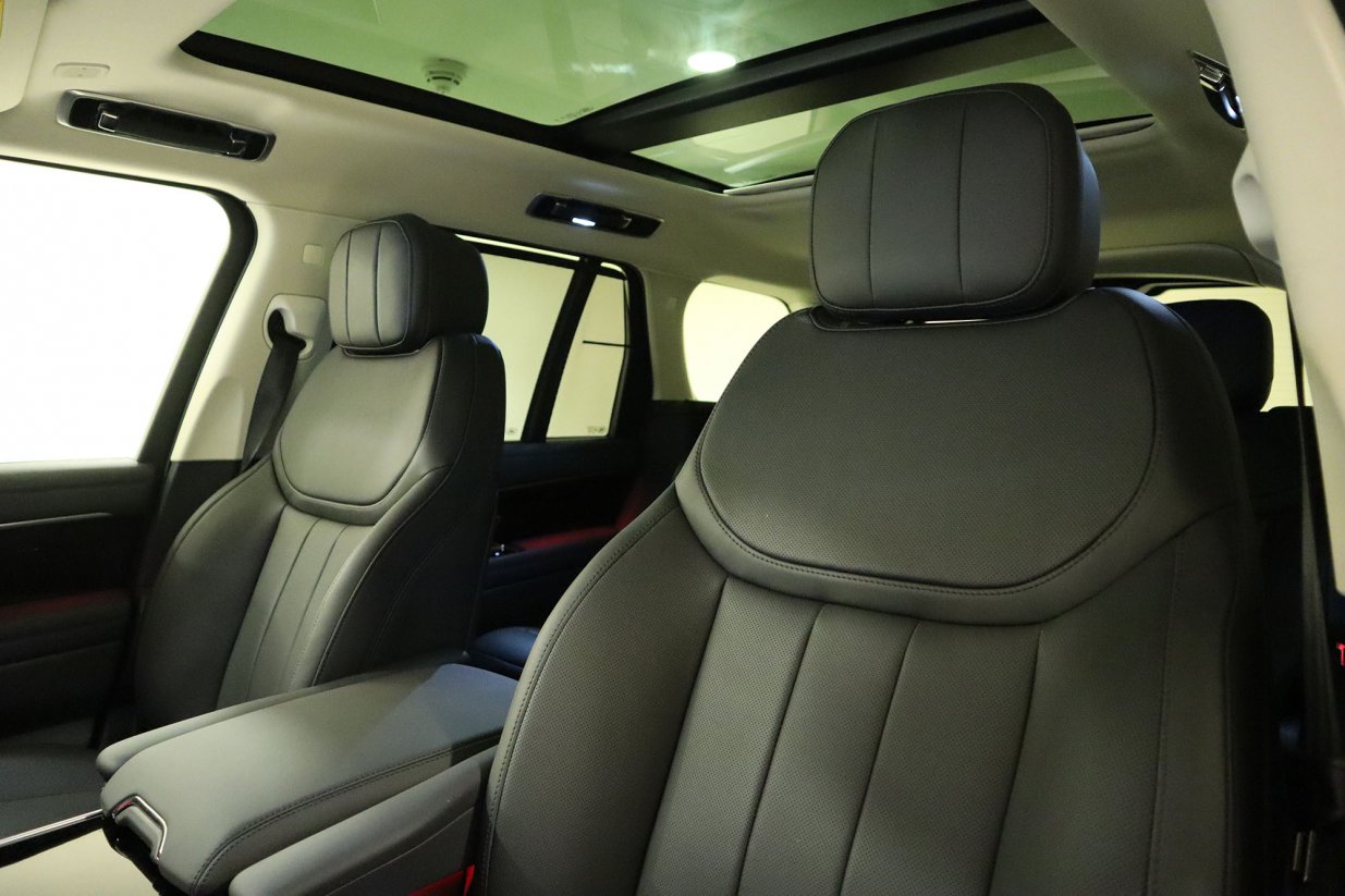 Range Rover HSE P440 PHEV A.M. Capurro - Jaguar Land Rover Gibraltar